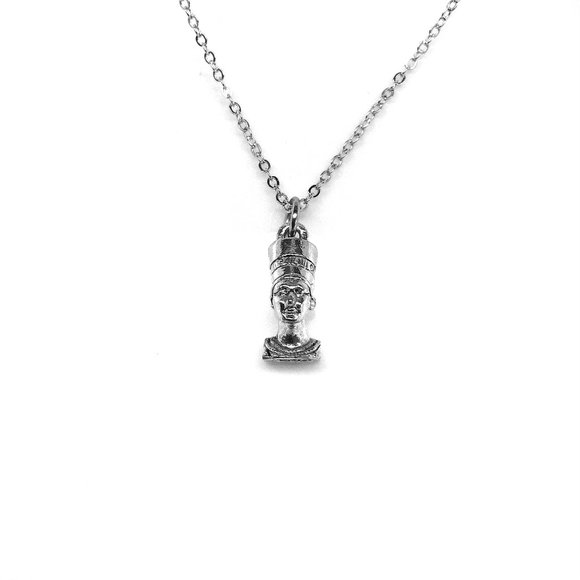 Miniature Nefertiti Egyptian Goddess Charm Necklace - Picture 3 of 3